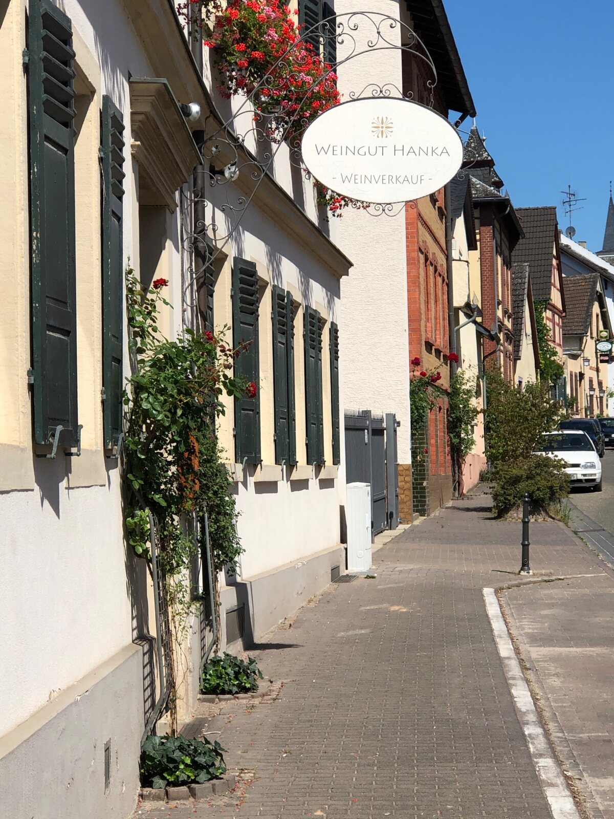 Indgangen til Weingut Hanka fra gaden i Johannisberg